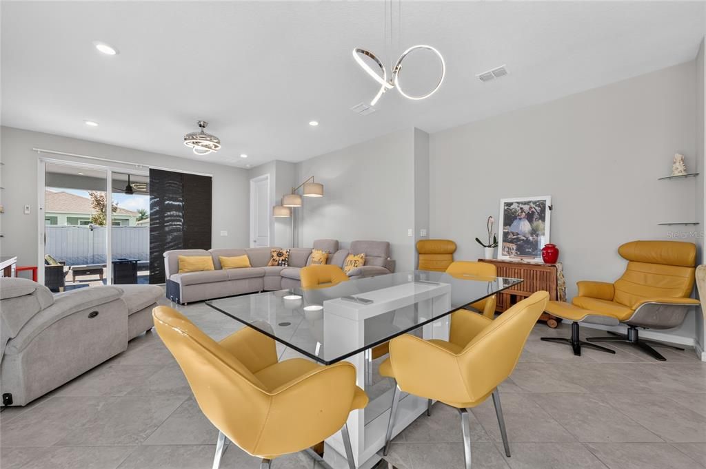 En Venta: $347,900 (2 camas, 2 baños, 1559 Pies cuadrados)