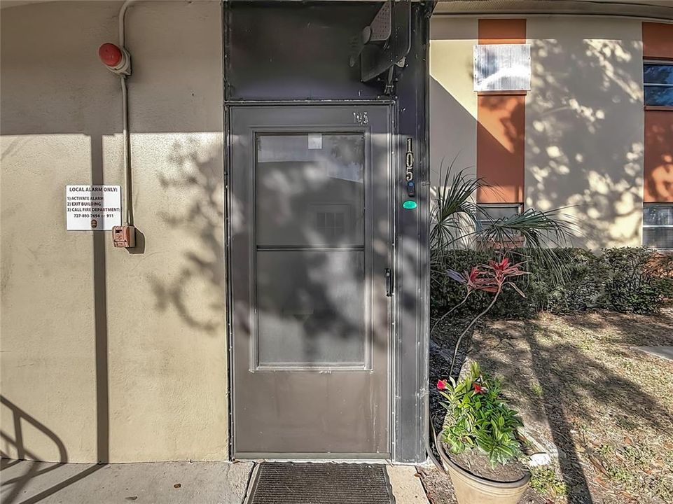 For Rent: $2,400 (2 beds, 1 baths, 750 Square Feet)
