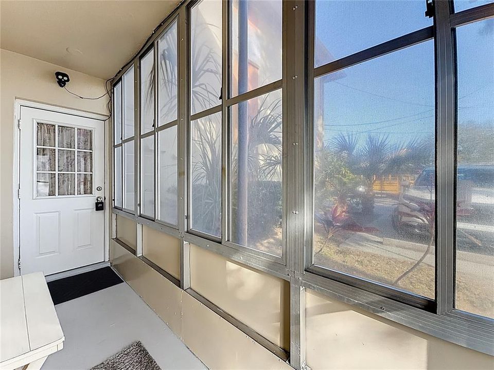 For Rent: $2,400 (2 beds, 1 baths, 750 Square Feet)