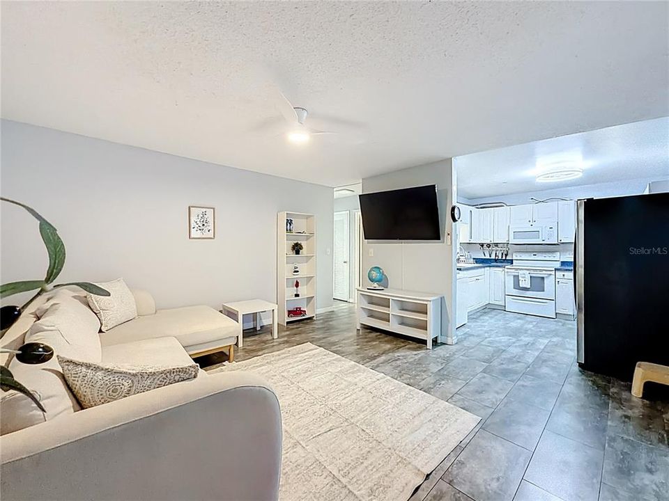 For Rent: $2,400 (2 beds, 1 baths, 750 Square Feet)