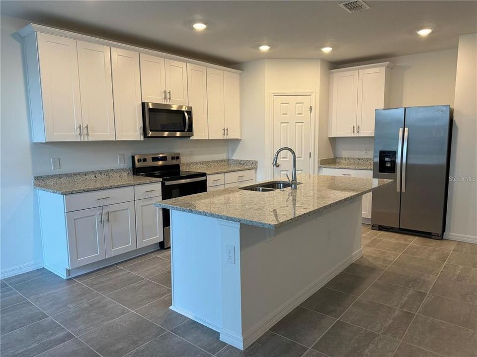 For Rent: $2,200 (4 beds, 3 baths, 1978 Square Feet)