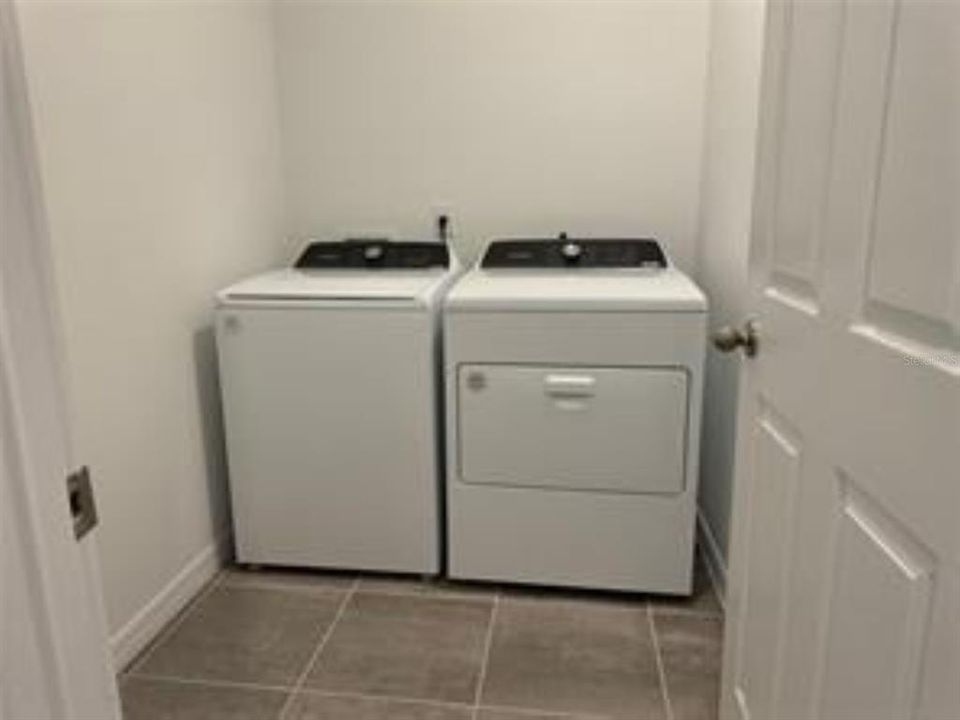 For Rent: $2,200 (4 beds, 3 baths, 1978 Square Feet)