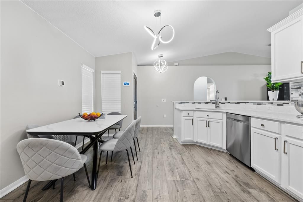 For Rent: $2,500 (3 beds, 2 baths, 1424 Square Feet)