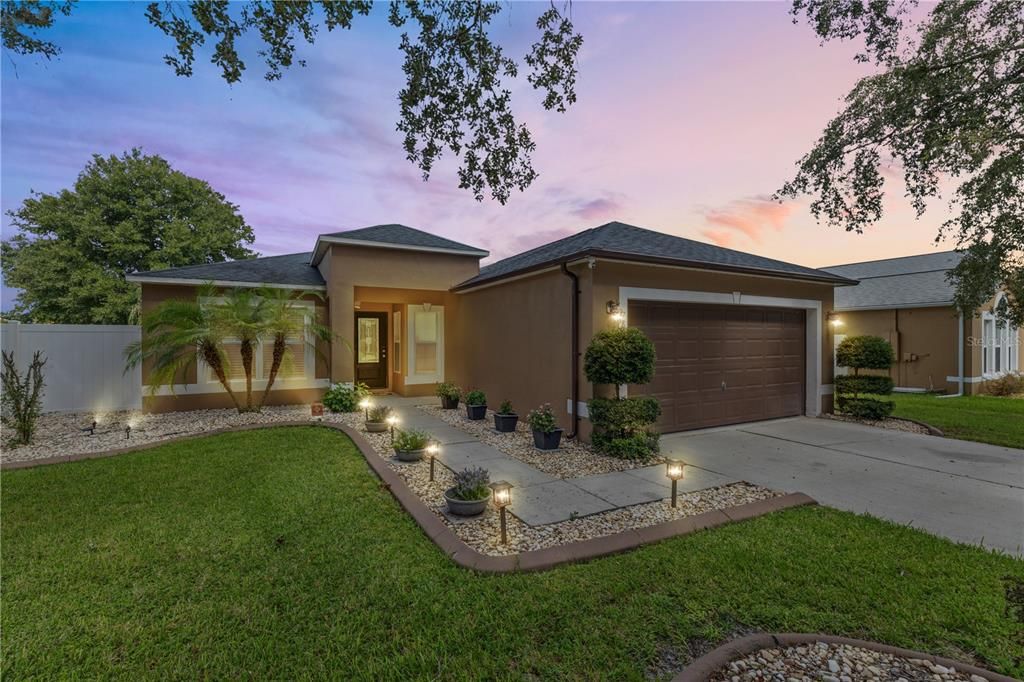 For Rent: $2,500 (3 beds, 2 baths, 1424 Square Feet)