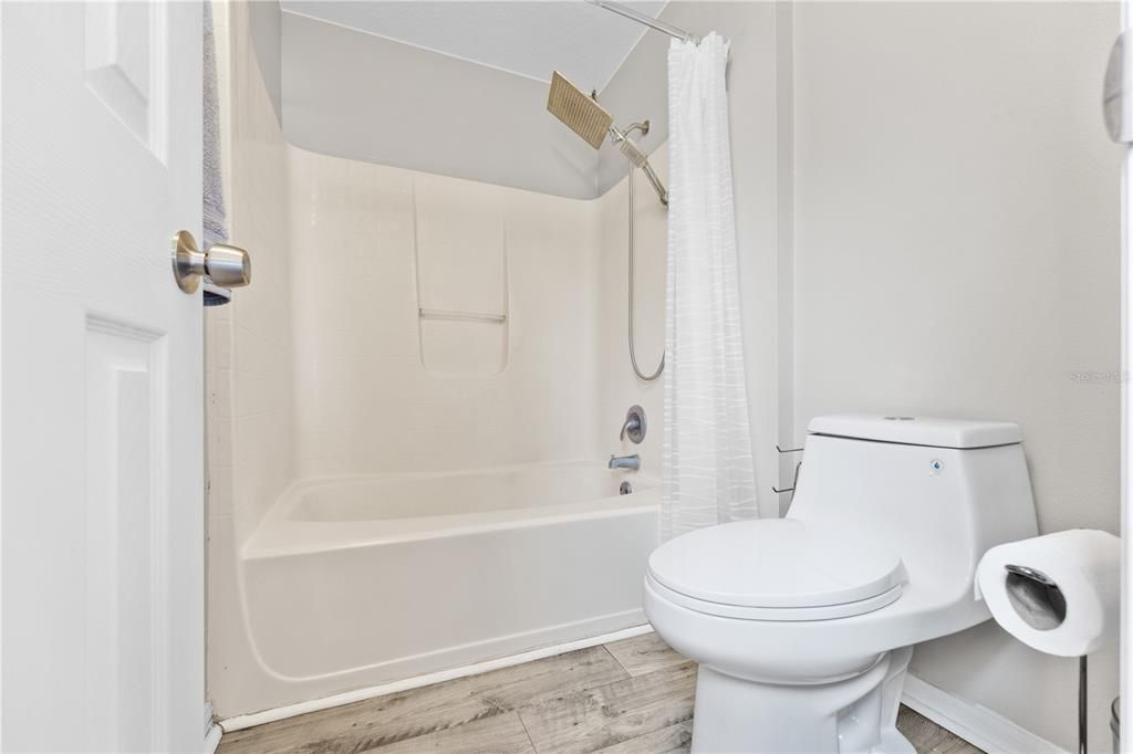 For Rent: $2,500 (3 beds, 2 baths, 1424 Square Feet)