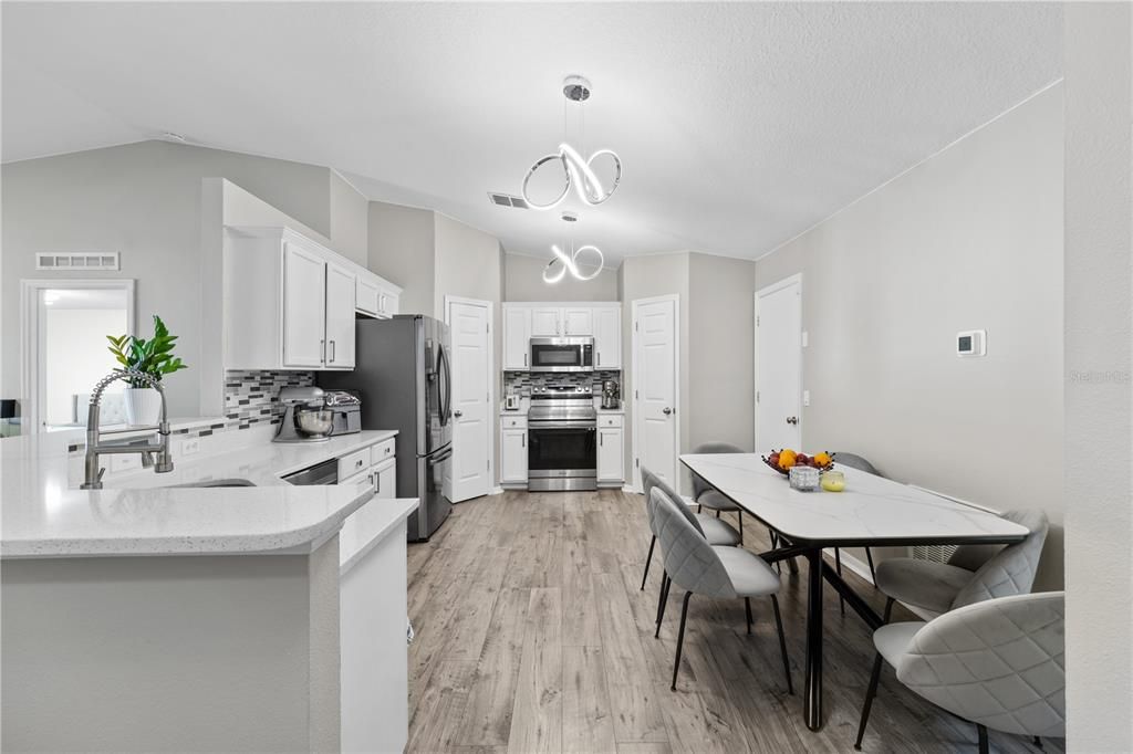 For Rent: $2,500 (3 beds, 2 baths, 1424 Square Feet)