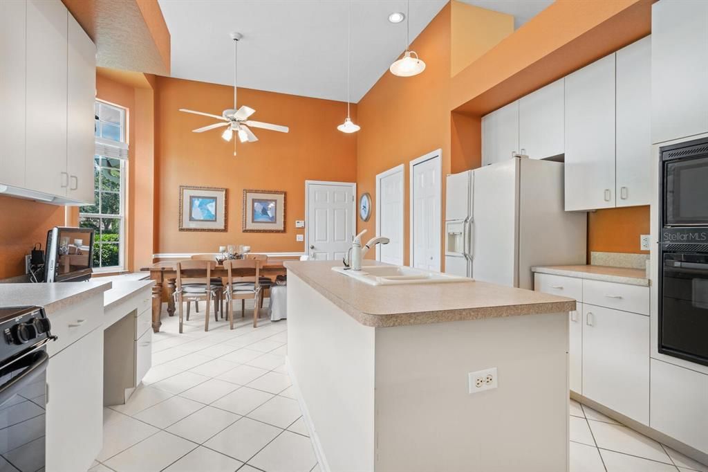 For Sale: $685,000 (3 beds, 2 baths, 2294 Square Feet)