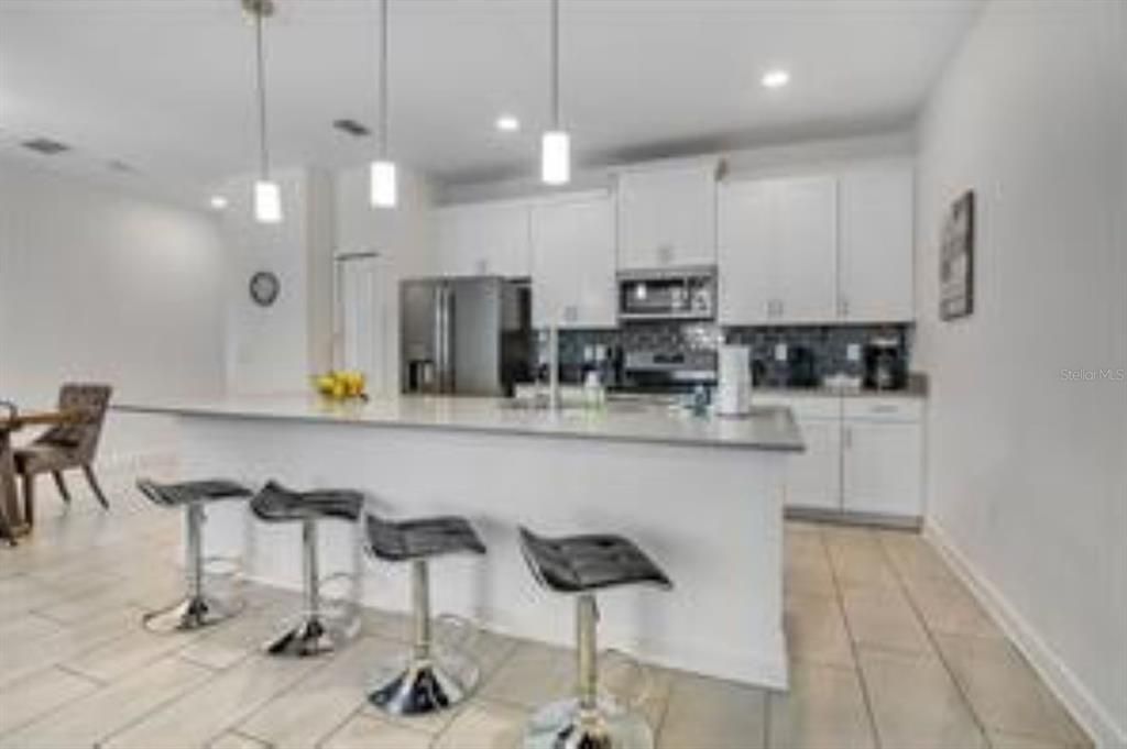 En Venta: $350,000 (4 camas, 3 baños, 1914 Pies cuadrados)