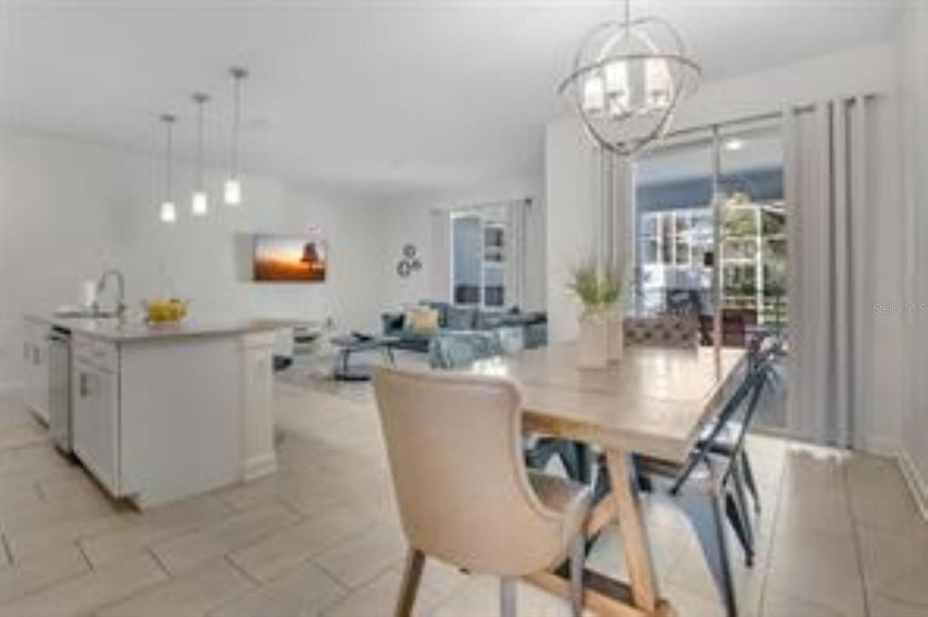 En Venta: $350,000 (4 camas, 3 baños, 1914 Pies cuadrados)