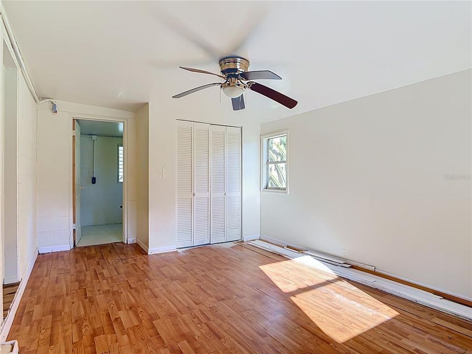 For Sale: $175,000 (2 beds, 1 baths, 574 Square Feet)
