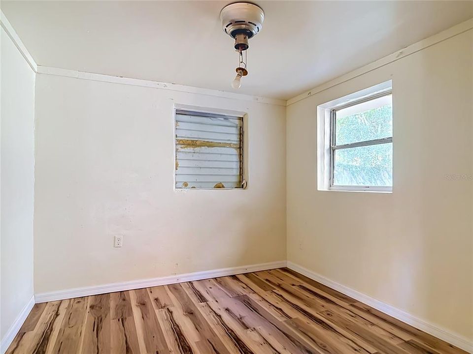 For Sale: $175,000 (2 beds, 1 baths, 574 Square Feet)