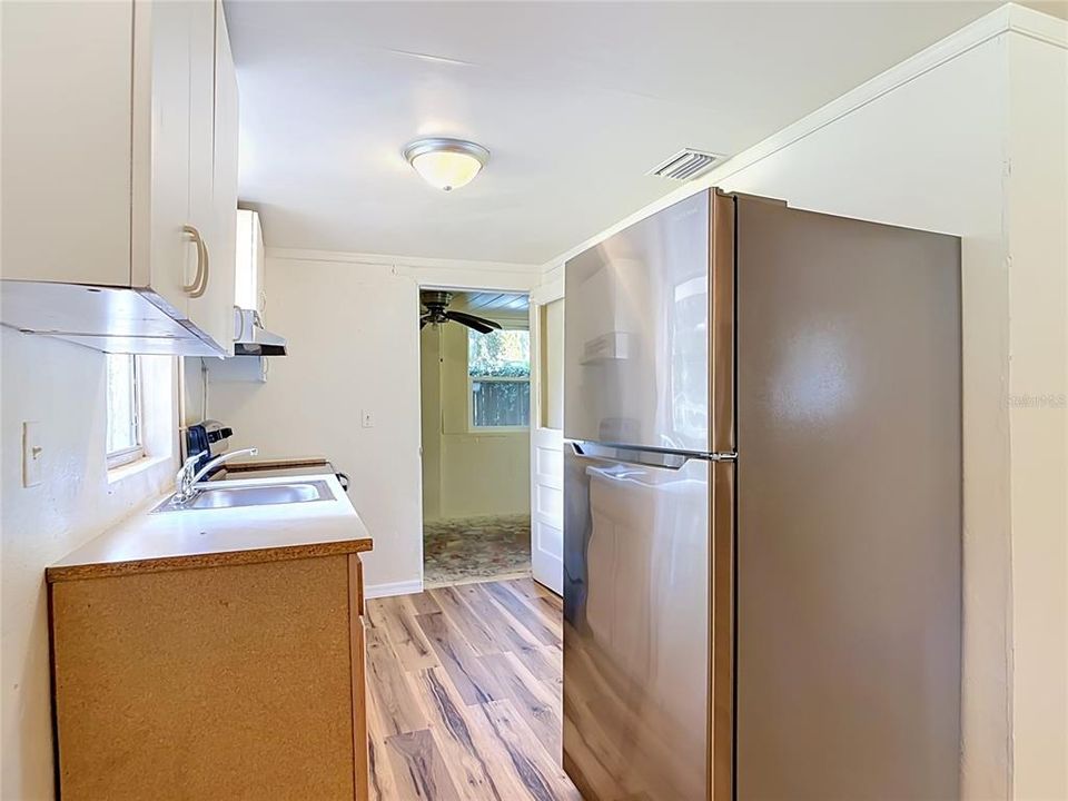 For Sale: $175,000 (2 beds, 1 baths, 574 Square Feet)