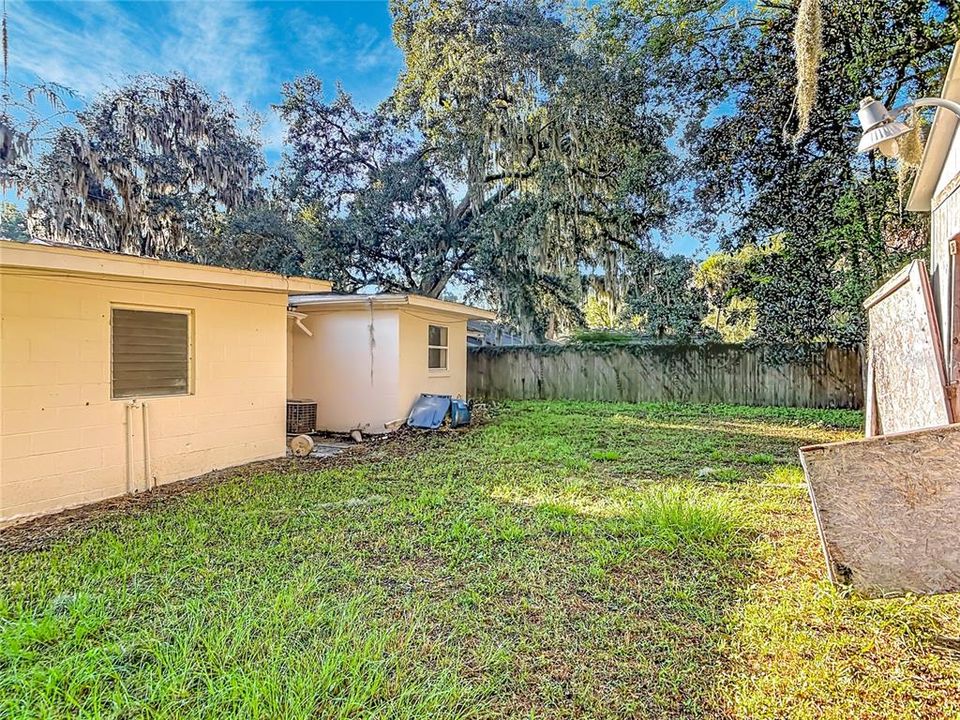 For Sale: $175,000 (2 beds, 1 baths, 574 Square Feet)