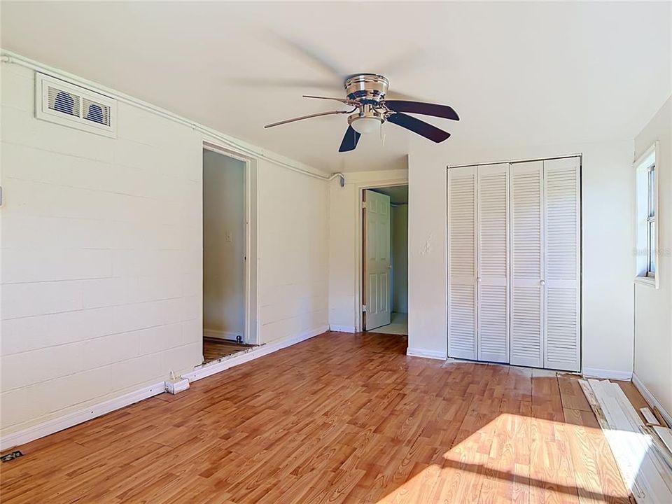 For Sale: $175,000 (2 beds, 1 baths, 574 Square Feet)