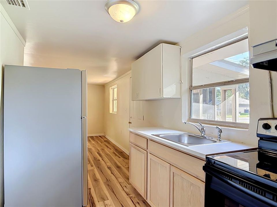 For Sale: $175,000 (2 beds, 1 baths, 574 Square Feet)