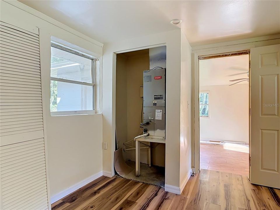 For Sale: $175,000 (2 beds, 1 baths, 574 Square Feet)