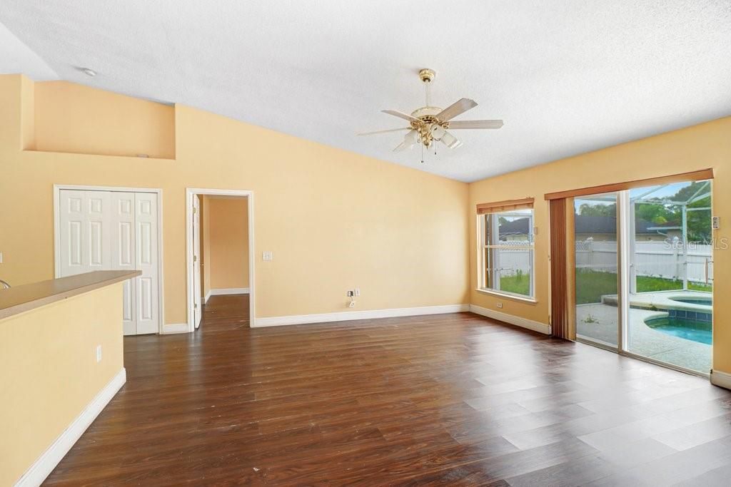 For Sale: $312,000 (3 beds, 2 baths, 1810 Square Feet)