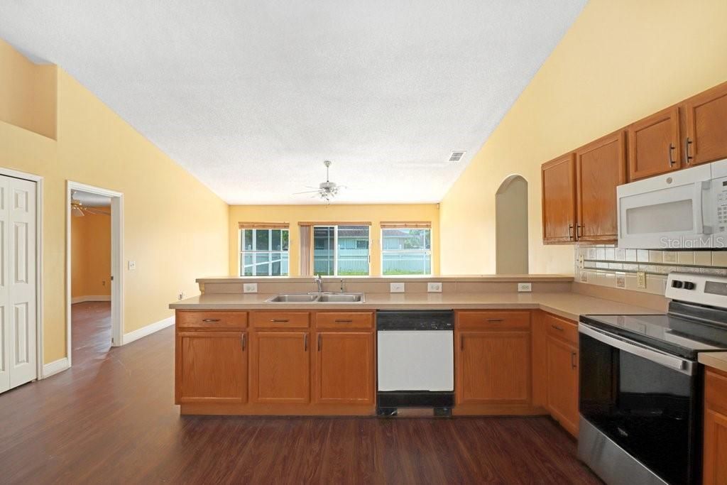 For Sale: $312,000 (3 beds, 2 baths, 1810 Square Feet)