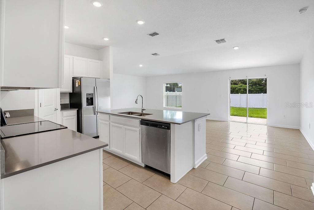 For Rent: $2,300 (3 beds, 2 baths, 1580 Square Feet)