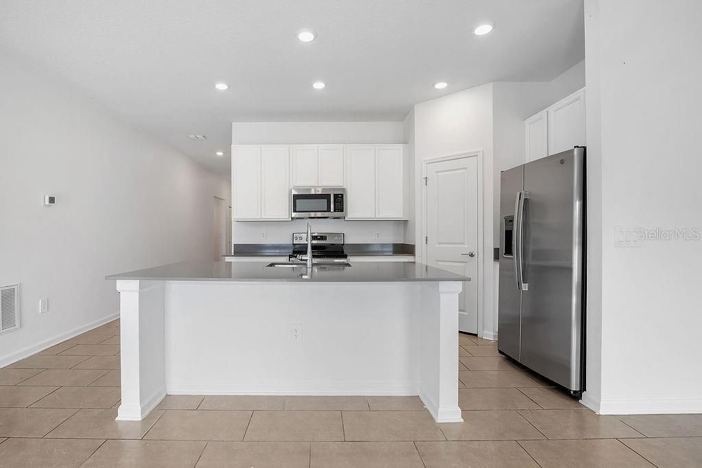 For Rent: $2,300 (3 beds, 2 baths, 1580 Square Feet)
