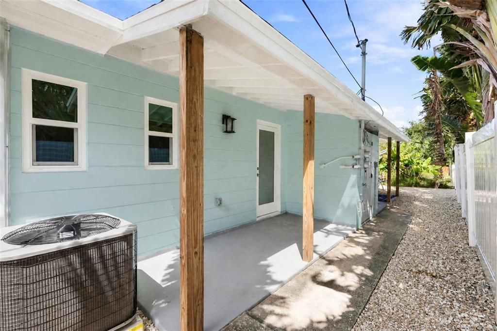 For Rent: $2,450 (2 beds, 2 baths, 800 Square Feet)