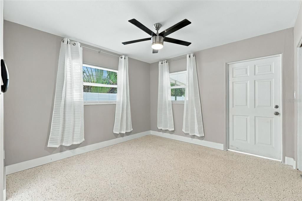 For Rent: $2,450 (2 beds, 2 baths, 800 Square Feet)
