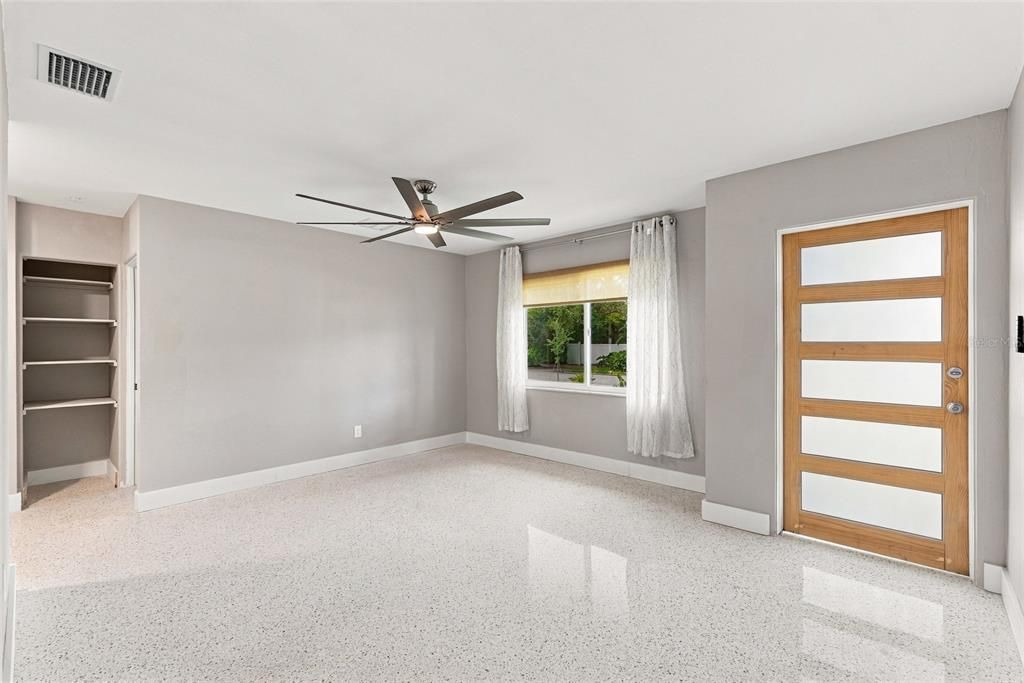 For Rent: $2,450 (2 beds, 2 baths, 800 Square Feet)