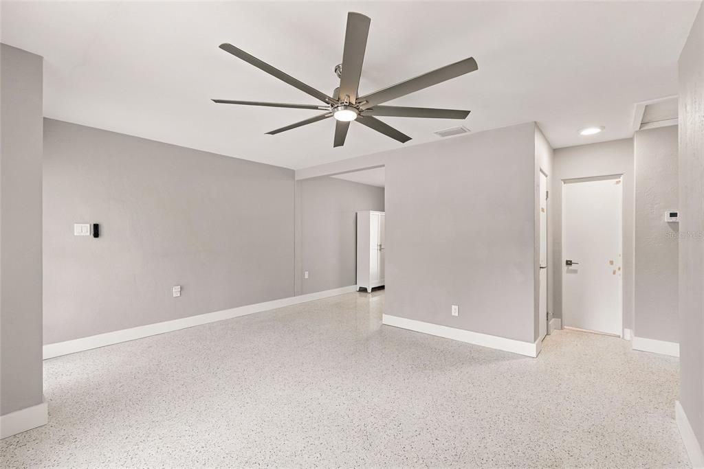 For Rent: $2,450 (2 beds, 2 baths, 800 Square Feet)