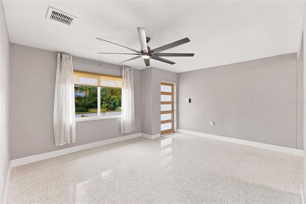 For Rent: $2,450 (2 beds, 2 baths, 800 Square Feet)