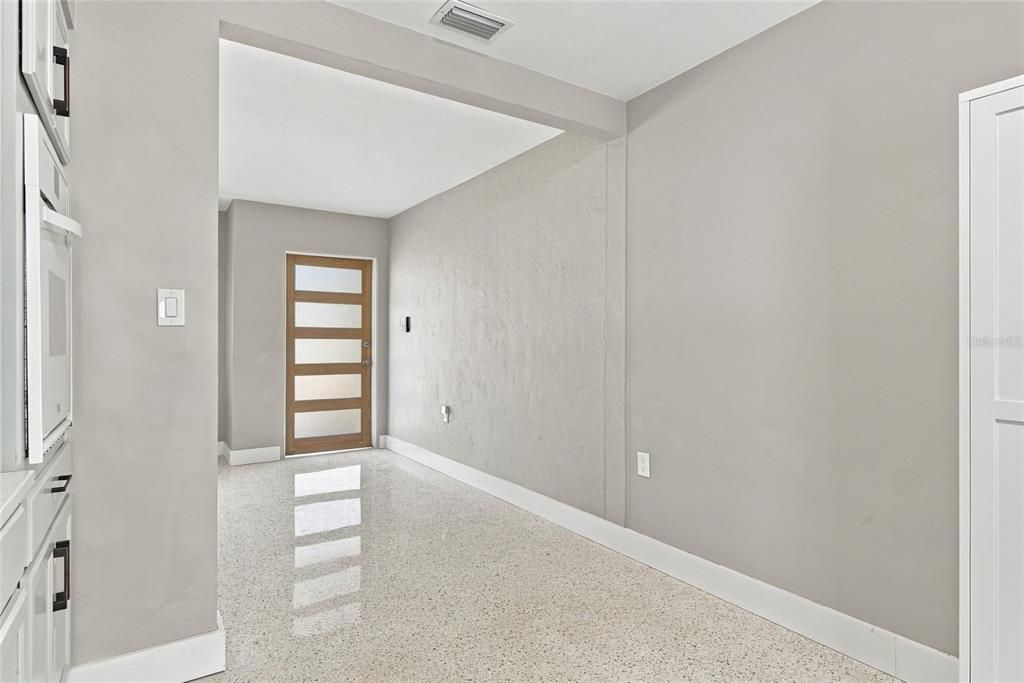 For Rent: $2,450 (2 beds, 2 baths, 800 Square Feet)