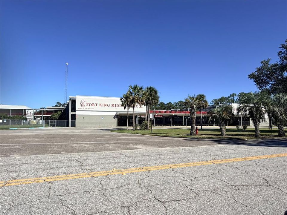 For Sale: $299,500 (4 beds, 2 baths, 1614 Square Feet)