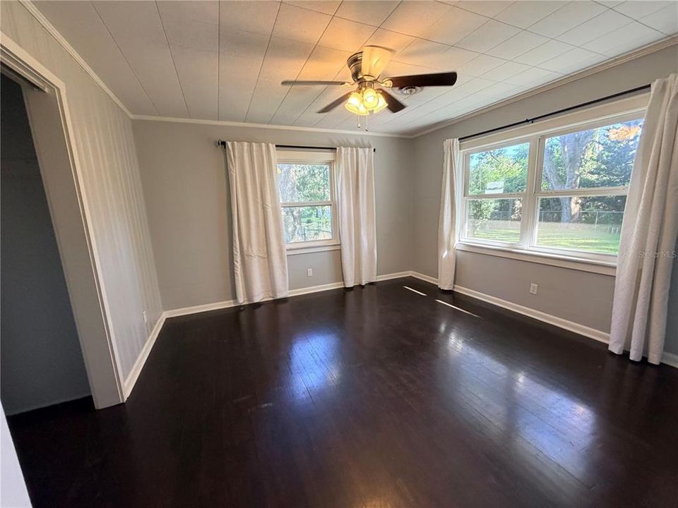 For Sale: $299,500 (4 beds, 2 baths, 1614 Square Feet)