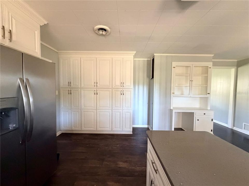 For Sale: $299,500 (4 beds, 2 baths, 1614 Square Feet)