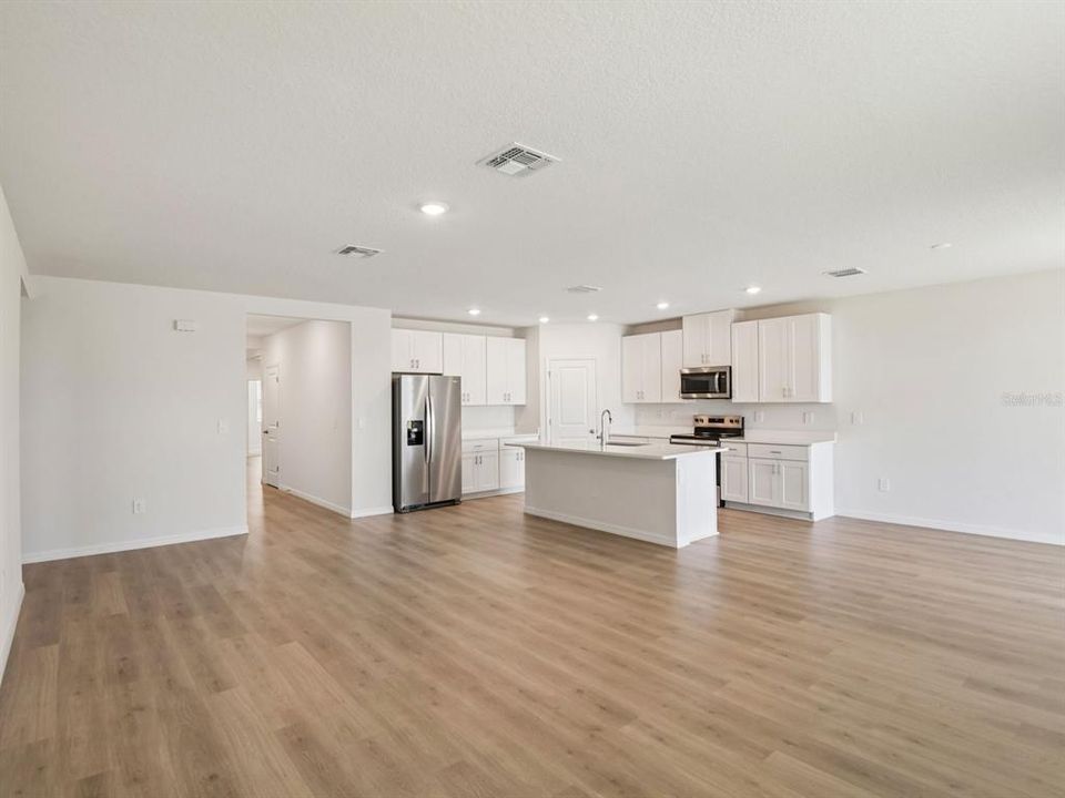 En Venta: $438,020 (4 camas, 3 baños, 2193 Pies cuadrados)