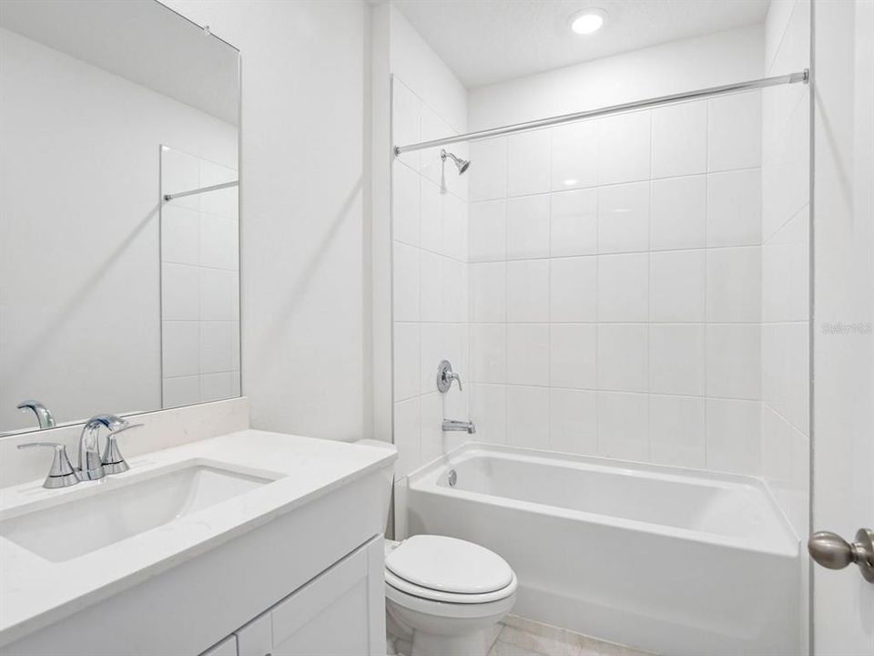 En Venta: $438,020 (4 camas, 3 baños, 2193 Pies cuadrados)