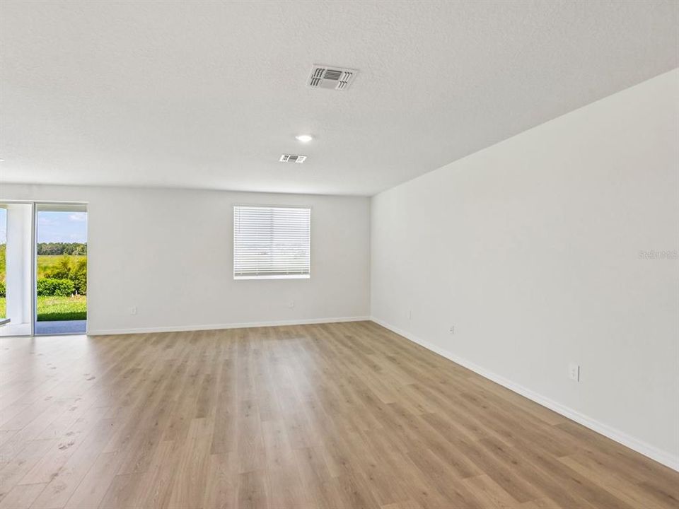 En Venta: $438,020 (4 camas, 3 baños, 2193 Pies cuadrados)
