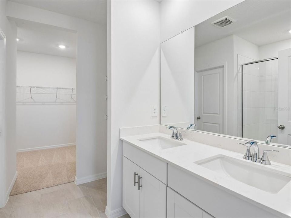 En Venta: $438,020 (4 camas, 3 baños, 2193 Pies cuadrados)