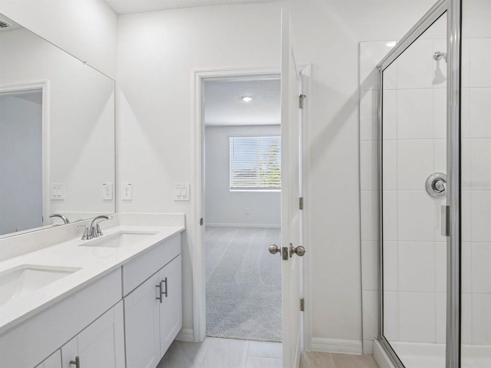 En Venta: $438,020 (4 camas, 3 baños, 2193 Pies cuadrados)