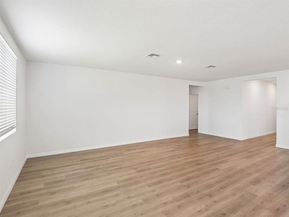 En Venta: $438,020 (4 camas, 3 baños, 2193 Pies cuadrados)