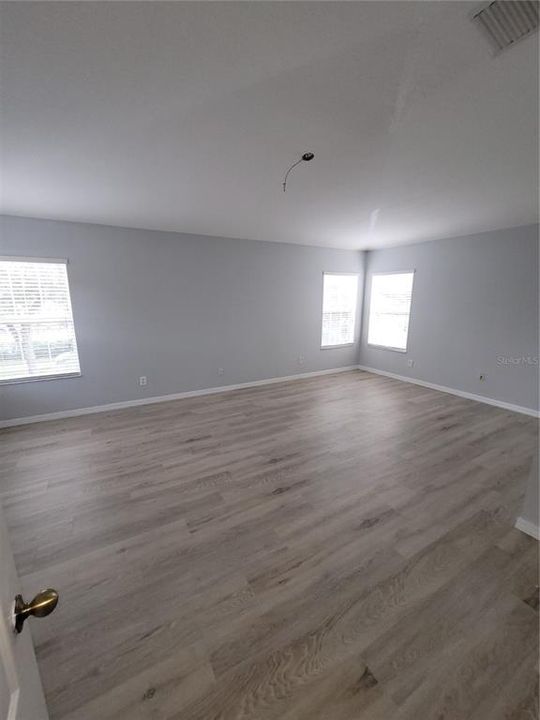 For Rent: $3,000 (5 beds, 2 baths, 2310 Square Feet)