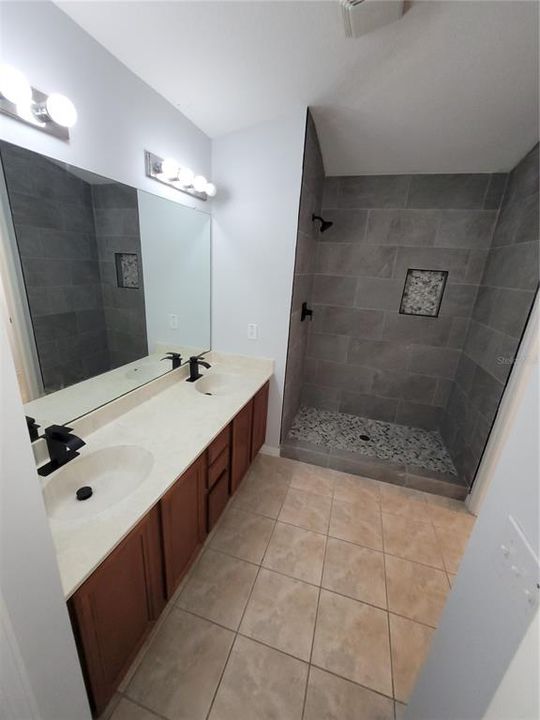 For Rent: $3,000 (5 beds, 2 baths, 2310 Square Feet)