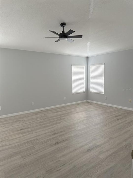 For Rent: $3,000 (5 beds, 2 baths, 2310 Square Feet)