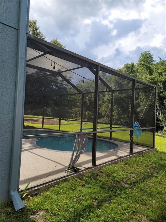 For Rent: $3,000 (5 beds, 2 baths, 2310 Square Feet)