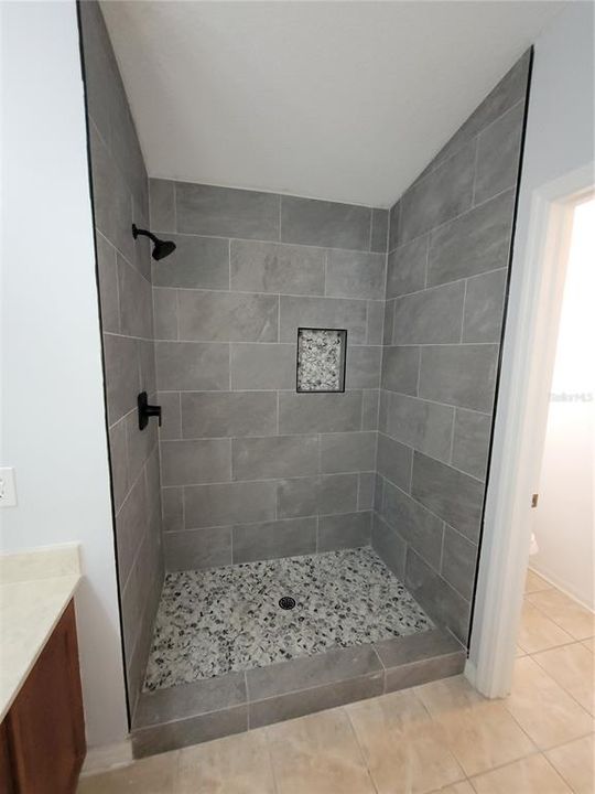 For Rent: $3,000 (5 beds, 2 baths, 2310 Square Feet)