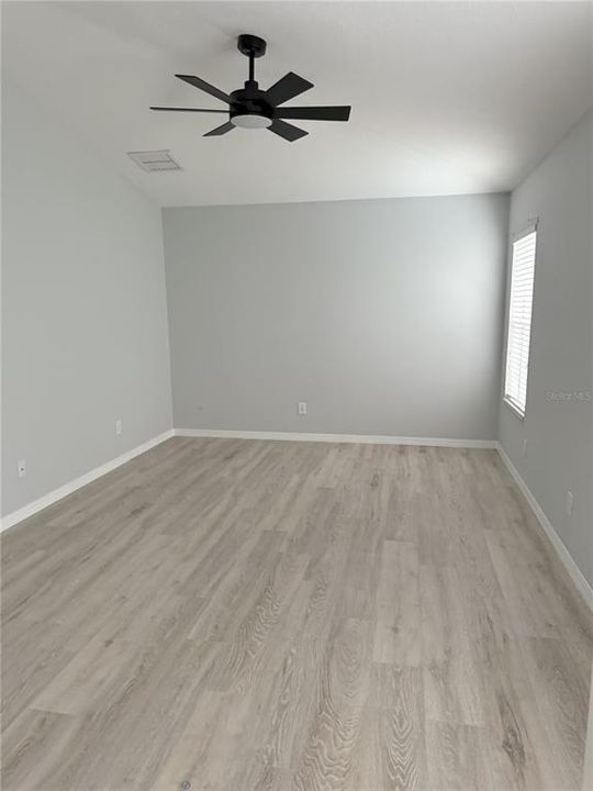 For Rent: $3,000 (5 beds, 2 baths, 2310 Square Feet)