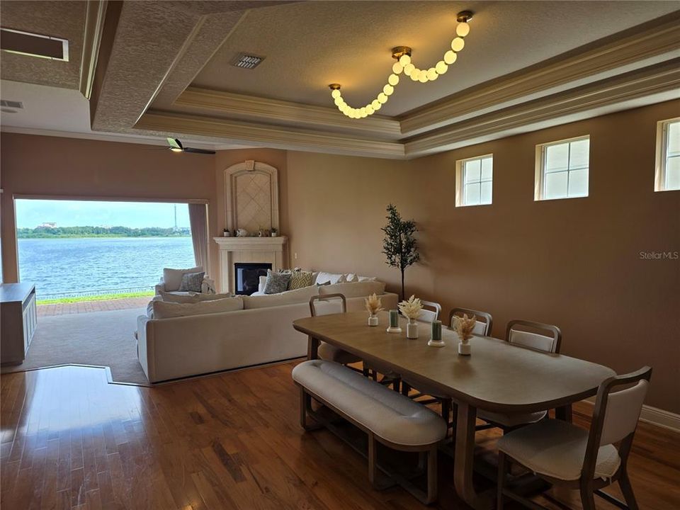 En Venta: $1,349,900 (4 camas, 2 baños, 2647 Pies cuadrados)