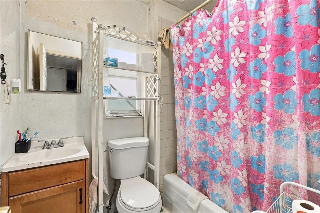 For Sale: $250,000 (4 beds, 0 baths, 1500 Square Feet)