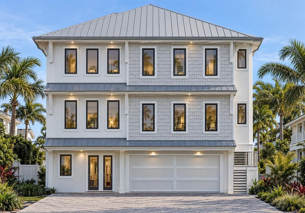 For Sale: $3,395,000 (5 beds, 4 baths, 4118 Square Feet)