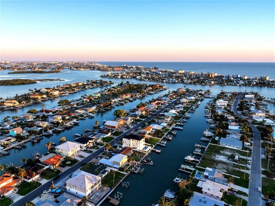 For Sale: $3,395,000 (5 beds, 4 baths, 4118 Square Feet)