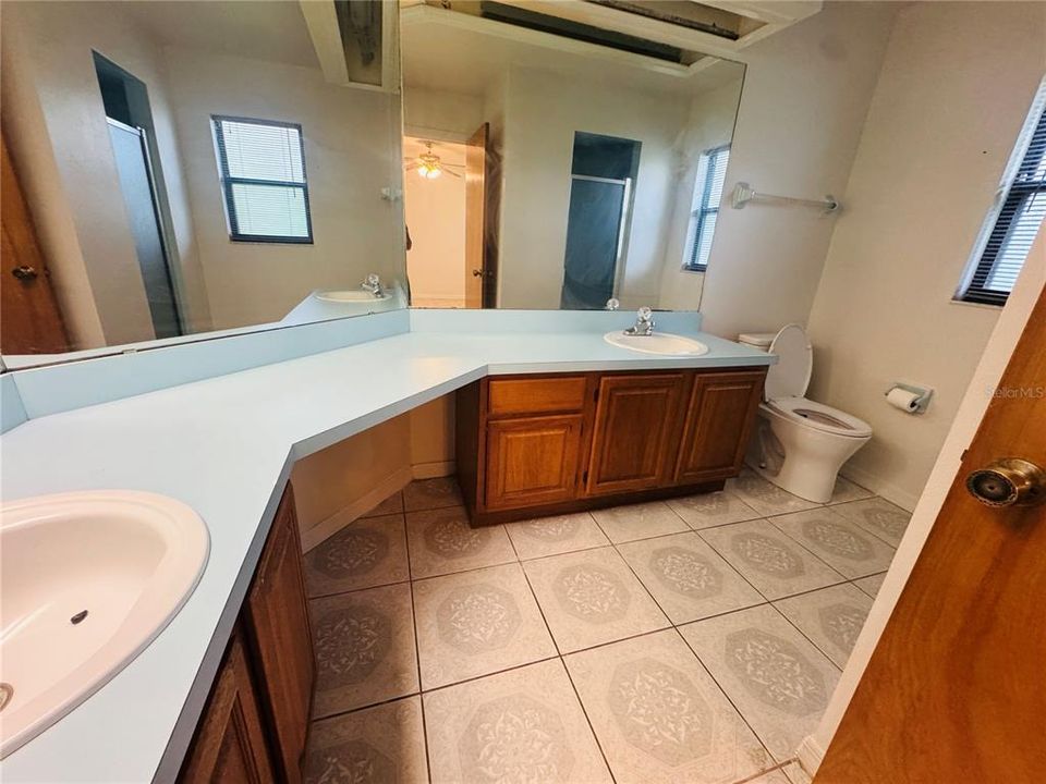 For Sale: $240,000 (3 beds, 2 baths, 1526 Square Feet)